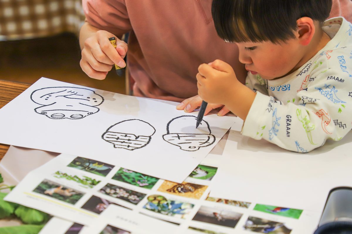 八王子の自然を描く子ども